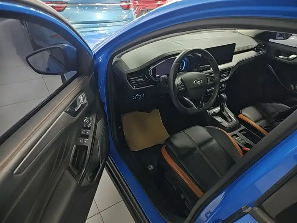 Ford Focus Sedan EcoBoost 180 Auto Speed Edition 2023 — фото 16
