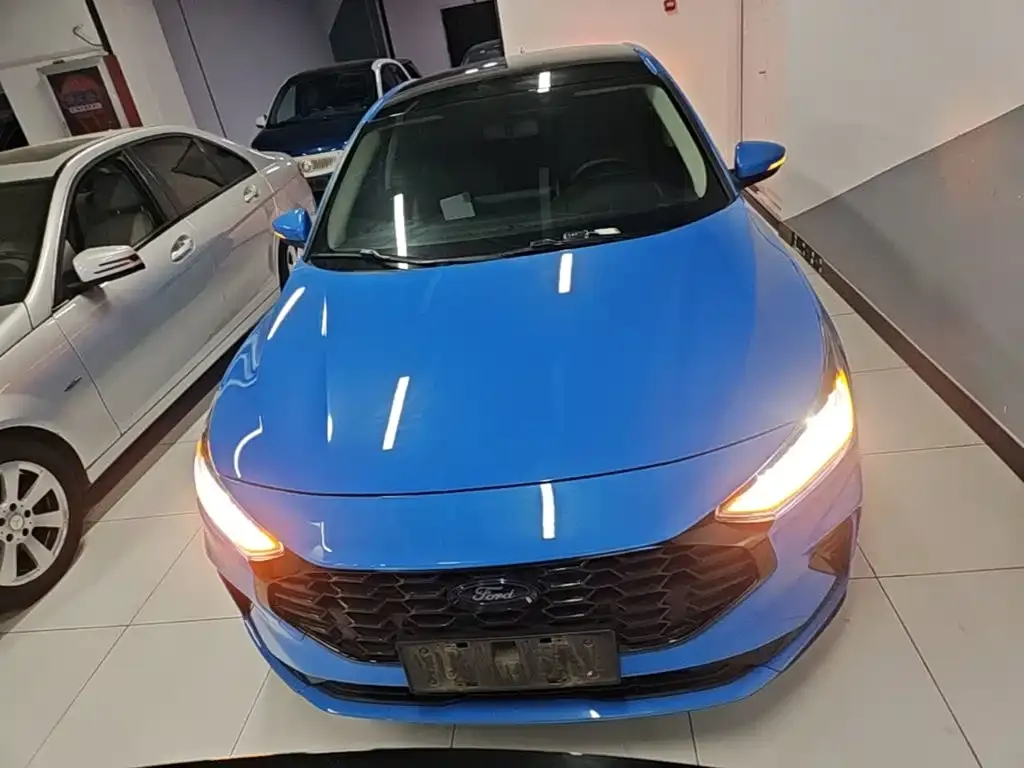 Ford Focus Sedan EcoBoost 180 Auto Speed Edition 2023 — фото 3