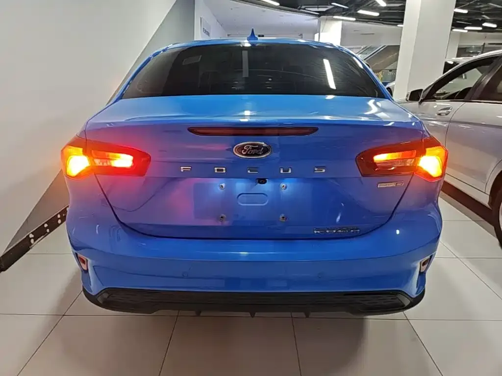 Ford Focus Sedan EcoBoost 180 Auto Speed Edition 2023 — фото 6