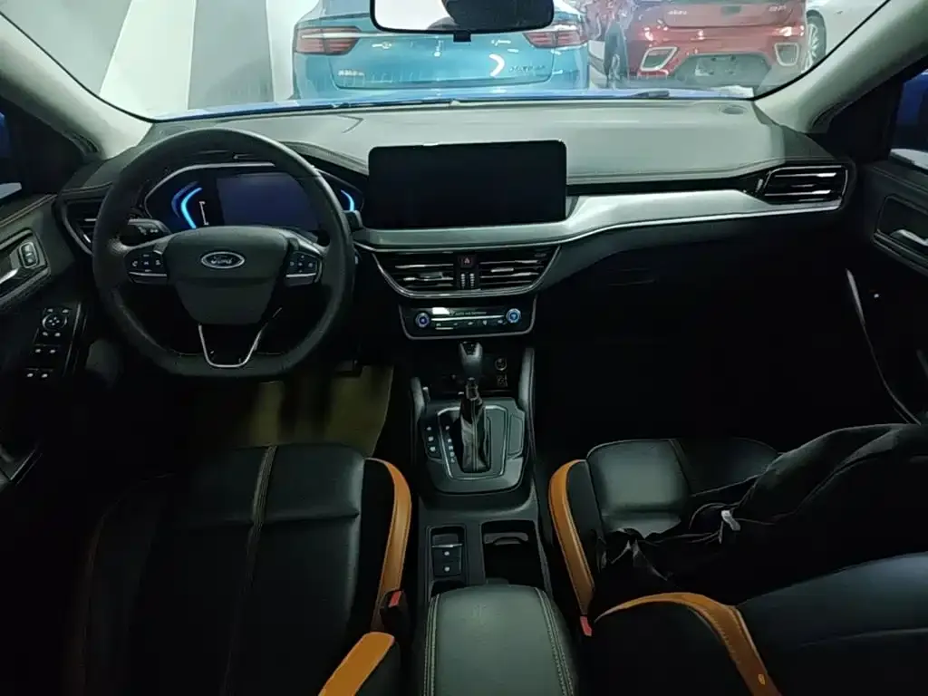 Ford Focus Sedan EcoBoost 180 Auto Speed Edition 2023 — фото 10