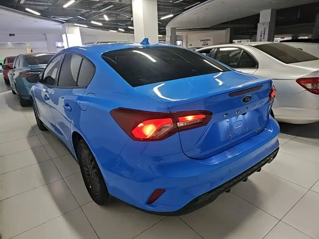 Ford Focus Sedan EcoBoost 180 Auto Speed Edition 2023 — фото 5