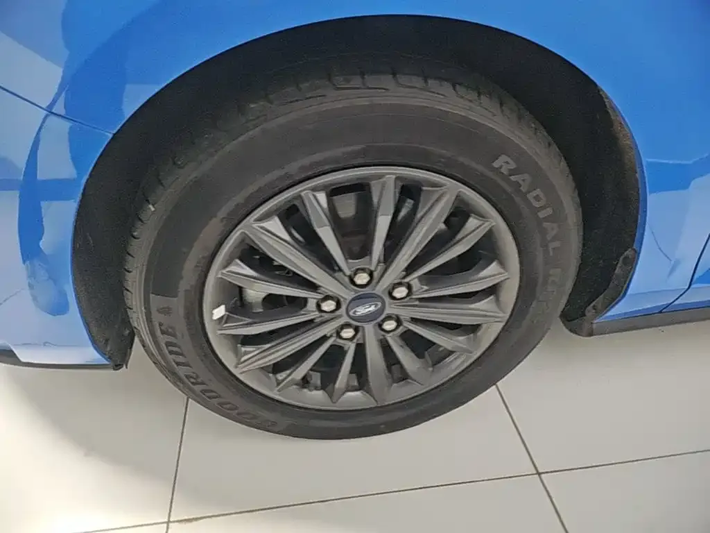 Ford Focus Sedan EcoBoost 180 Auto Speed Edition 2023 — фото 23