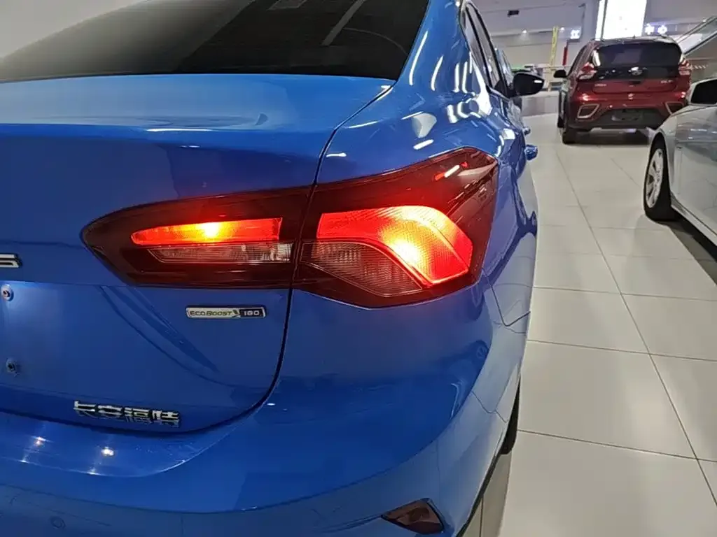 Ford Focus Sedan EcoBoost 180 Auto Speed Edition 2023 — фото 8