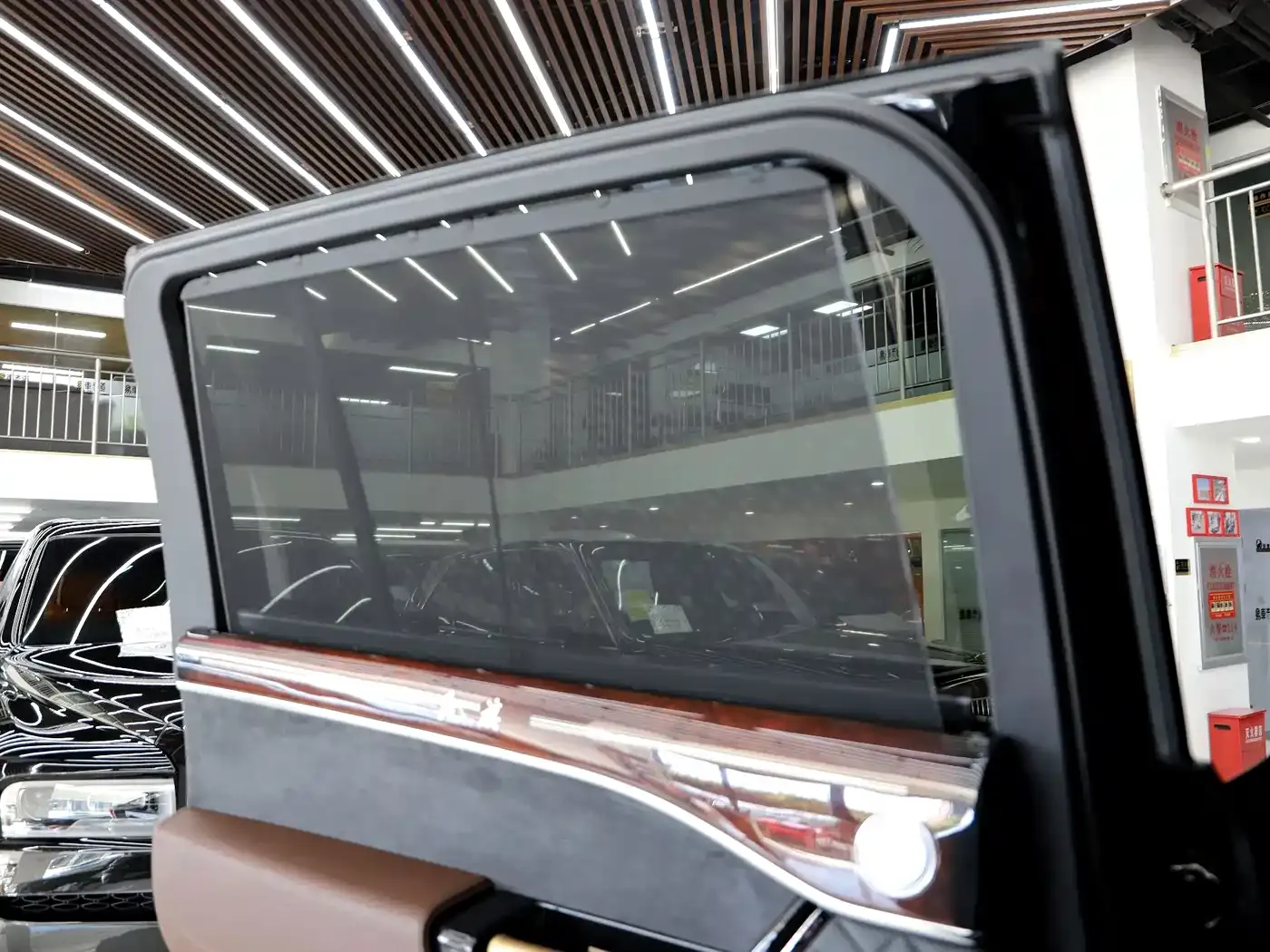 Hongqi Guoyao 4.0T Premium Flagship 4-Seater 2026 — фото 24