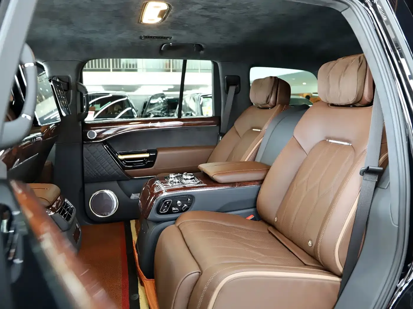 Hongqi Guoyao 4.0T Premium Flagship 4-Seater 2026 — фото 6