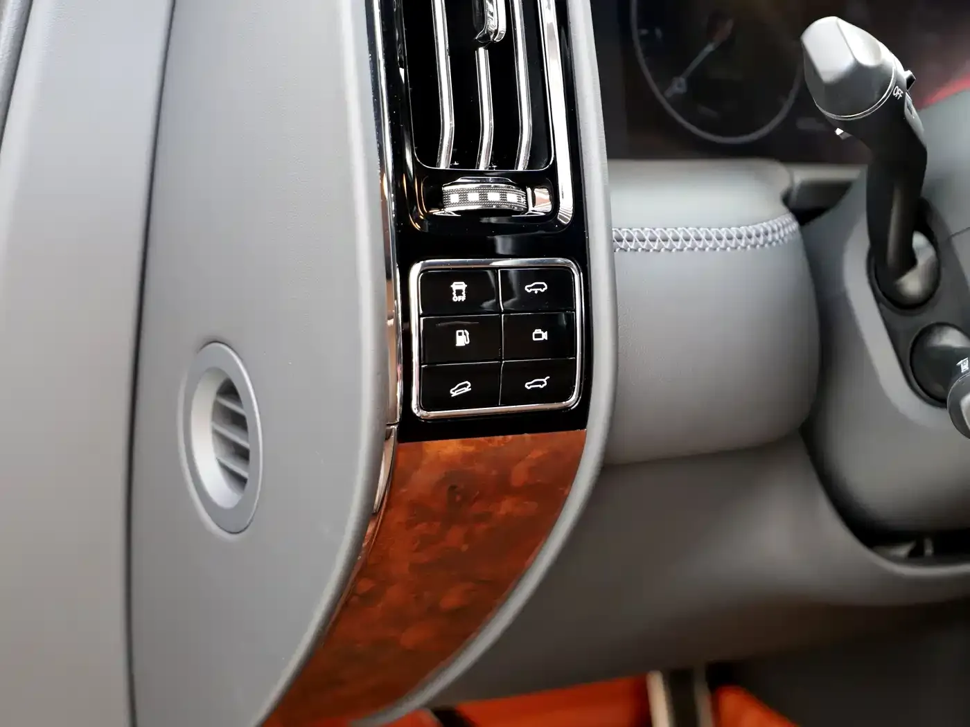 Hongqi Guoyao 4.0T Premium Flagship 4-Seater 2026 — фото 20