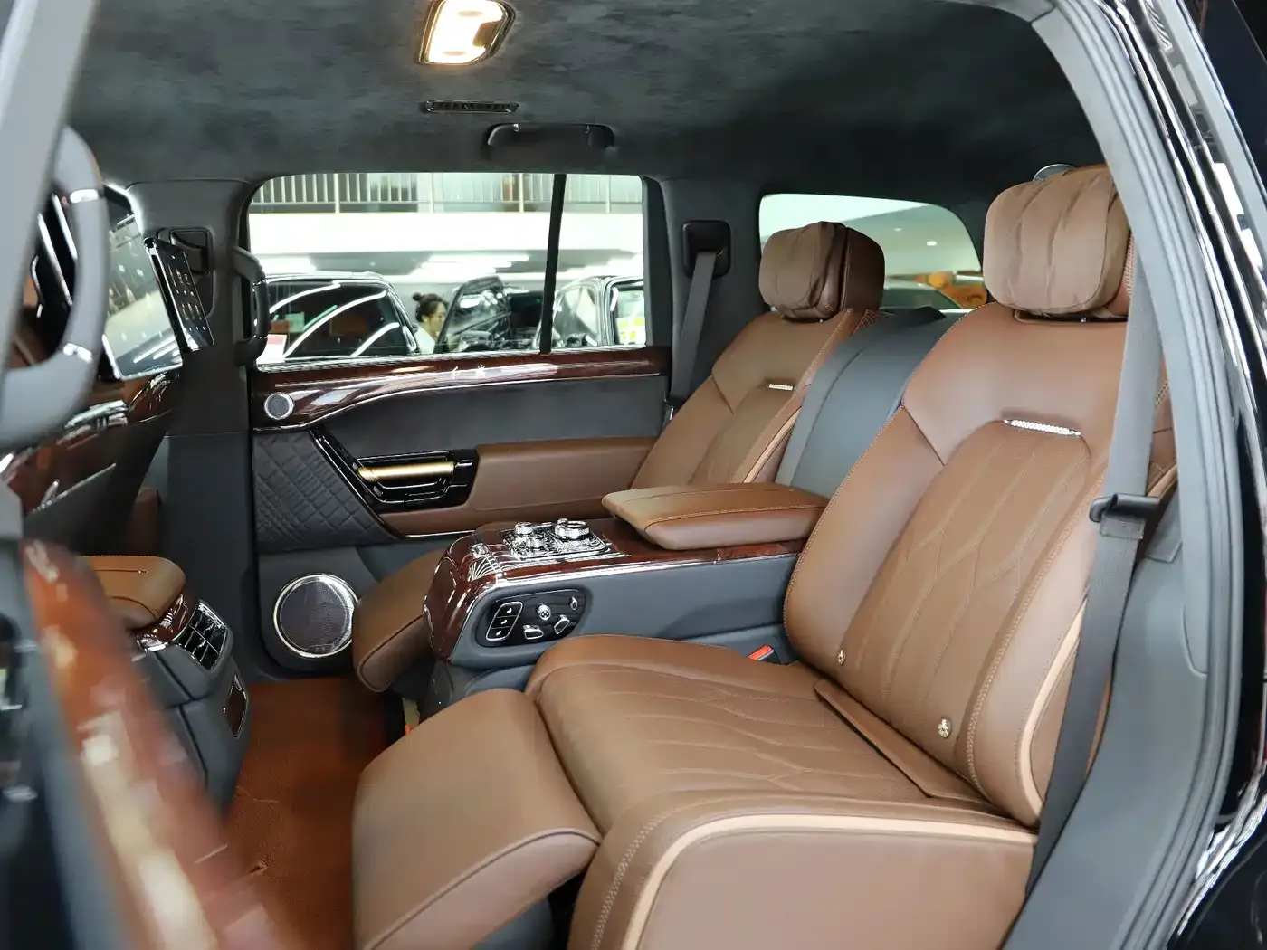 Hongqi Guoyao 4.0T Premium Flagship 4-Seater 2026 — фото 7