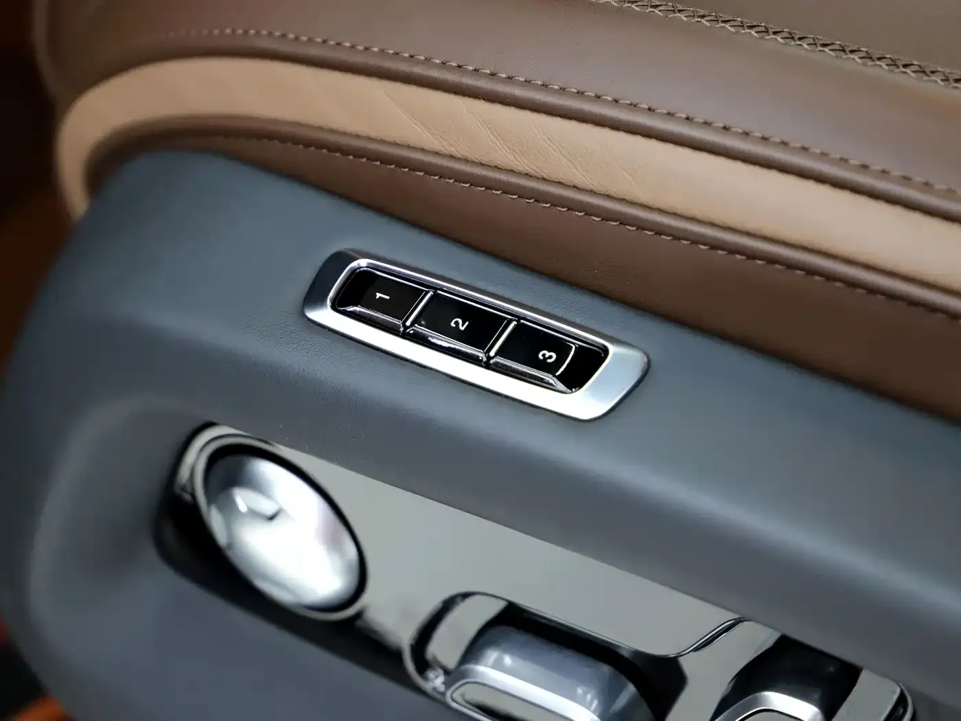 Hongqi Guoyao 4.0T Premium Flagship 4-Seater 2026 — фото 14