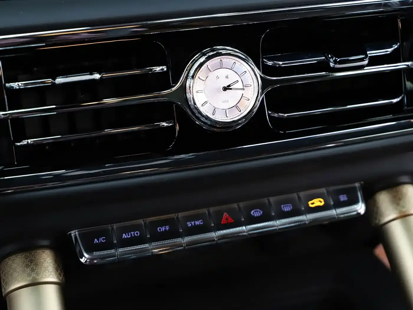 Hongqi Guoyao 4.0T Premium Flagship 4-Seater 2026 — фото 15