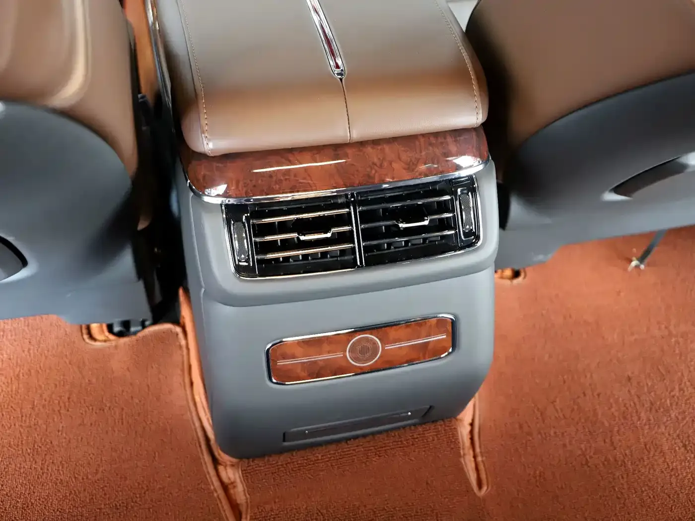 Hongqi Guoyao 4.0T Premium Flagship 4-Seater 2026 — фото 19