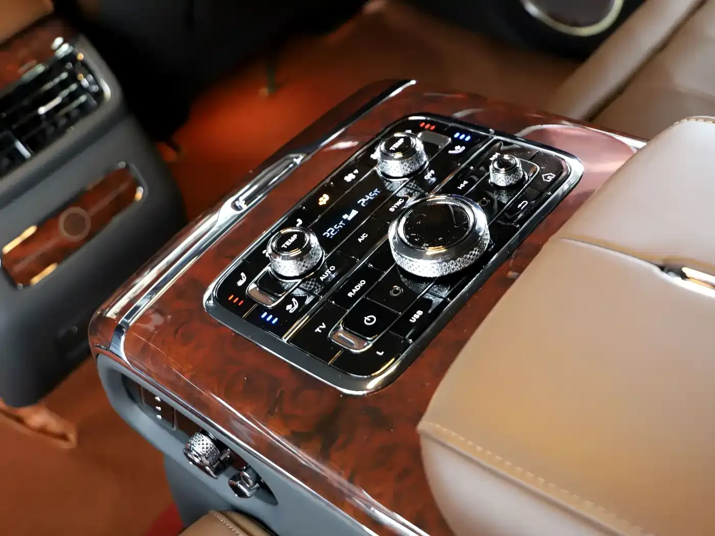 Hongqi Guoyao 4.0T Premium Flagship 4-Seater 2026 — фото 18