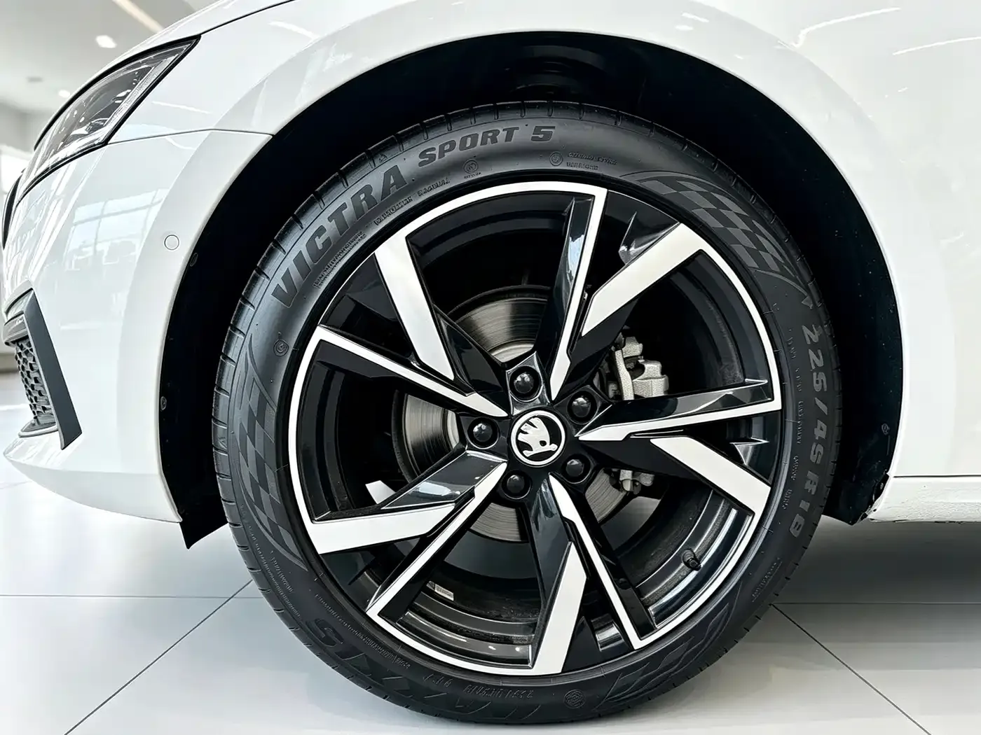 Skoda Octavia PRO TSI280 Luxury Edition 2023 — фото 15