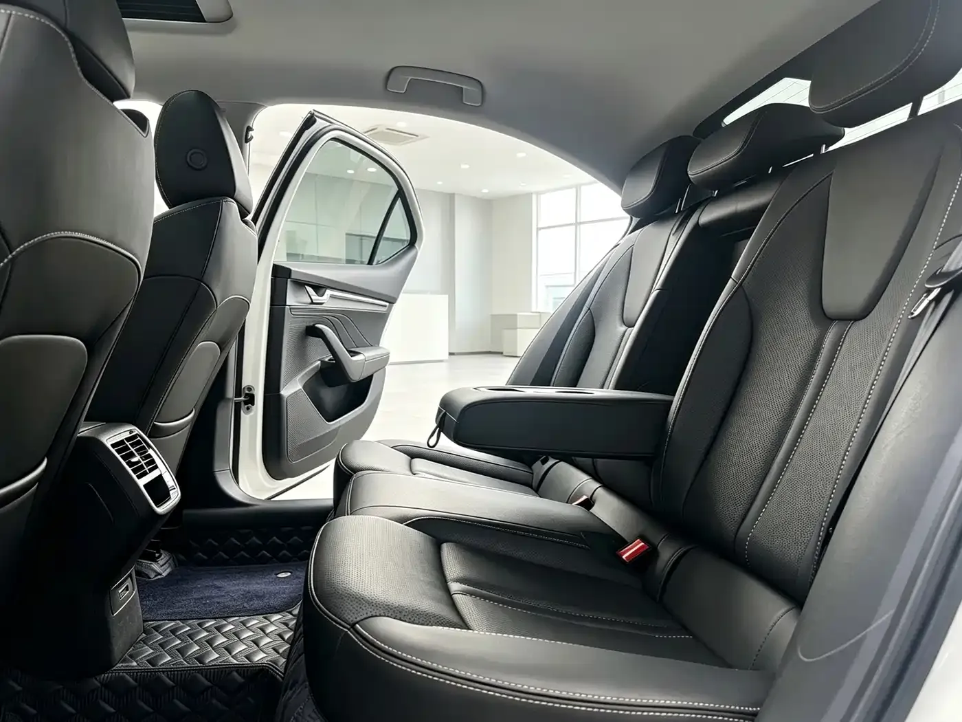 Skoda Octavia PRO TSI280 Luxury Edition 2023 — фото 12