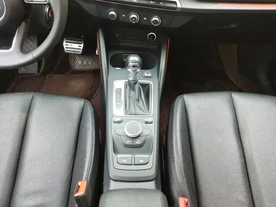 Audi Q2L 35 TFSI Launch Exclusive Edition China VI 2020 — фото 16