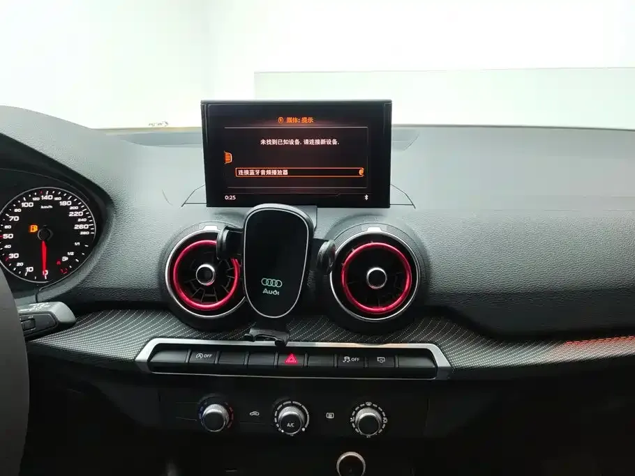 Audi Q2L 35 TFSI Launch Exclusive Edition China VI 2020 — фото 13
