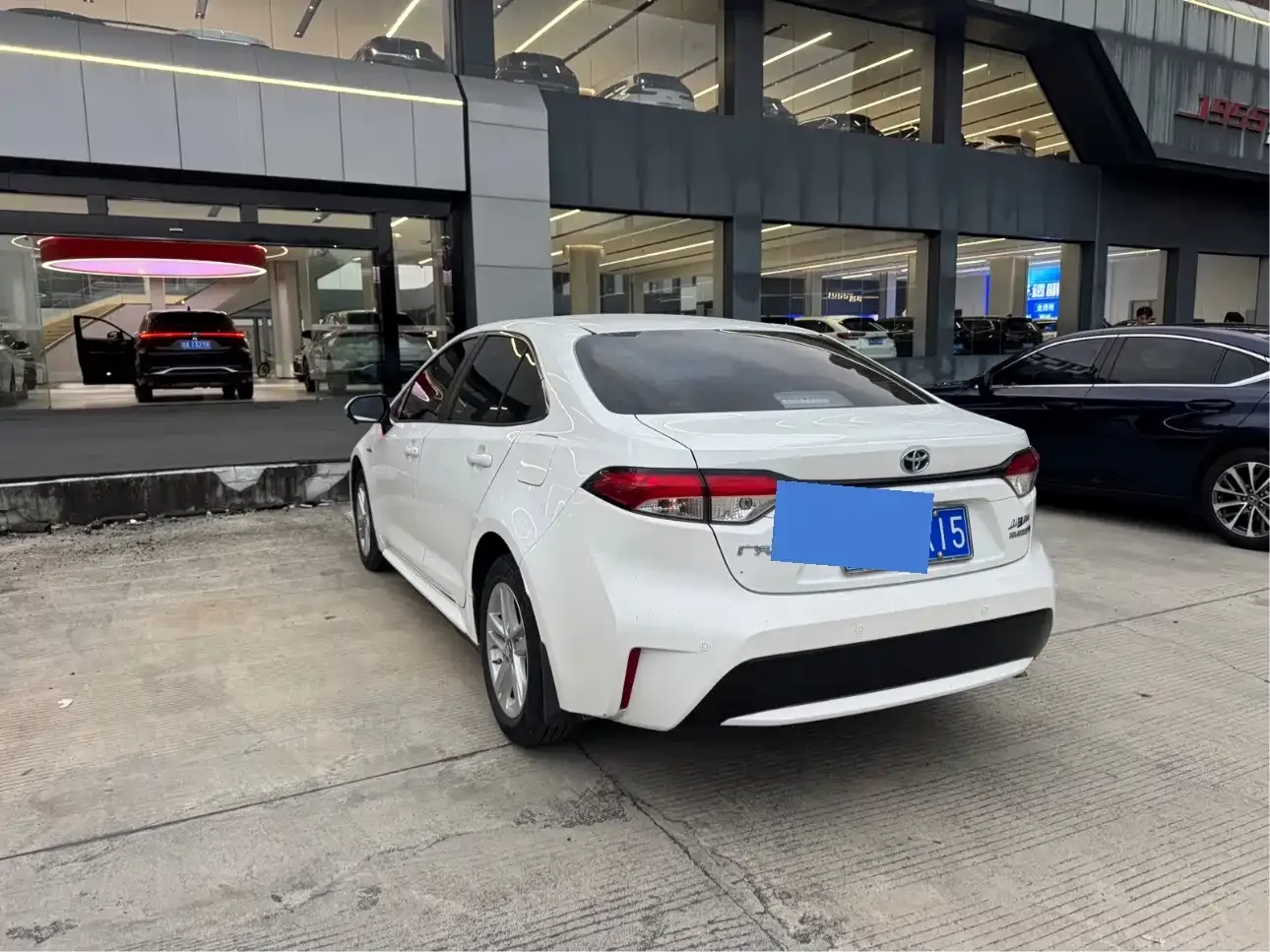 Toyota Levin Dual Engine 1.8H E-CVT Luxury Edition 2022 — фото 5