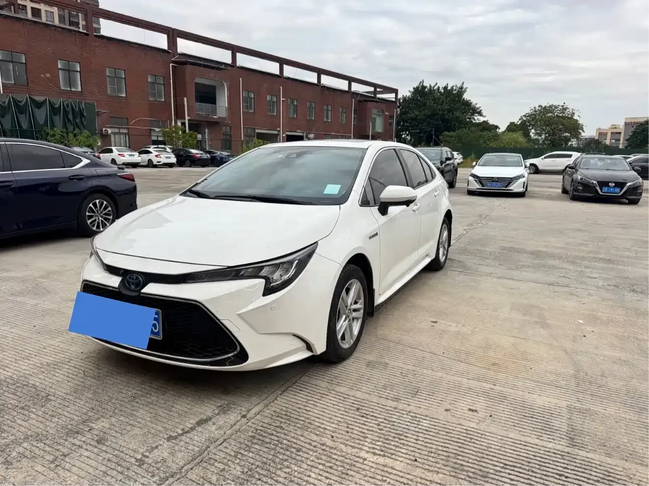 Toyota Levin Dual Engine 1.8H E-CVT Luxury Edition 2022 — фото 3