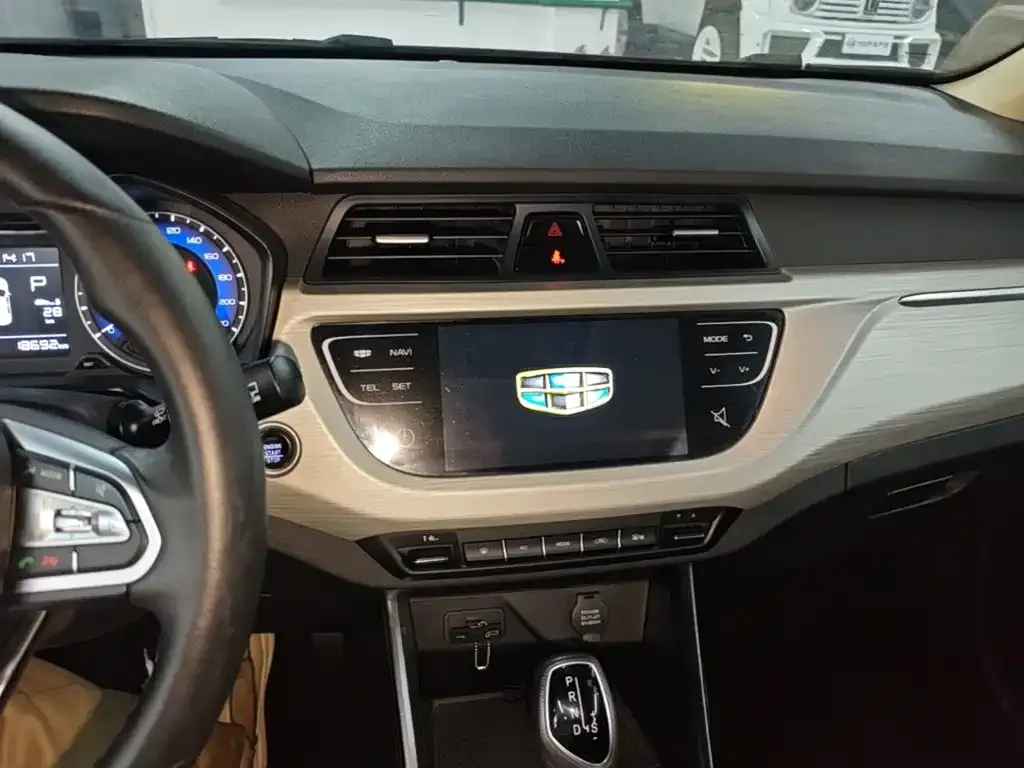 Geely Vision X3 1.5L CVT Premium 2021 — фото 13