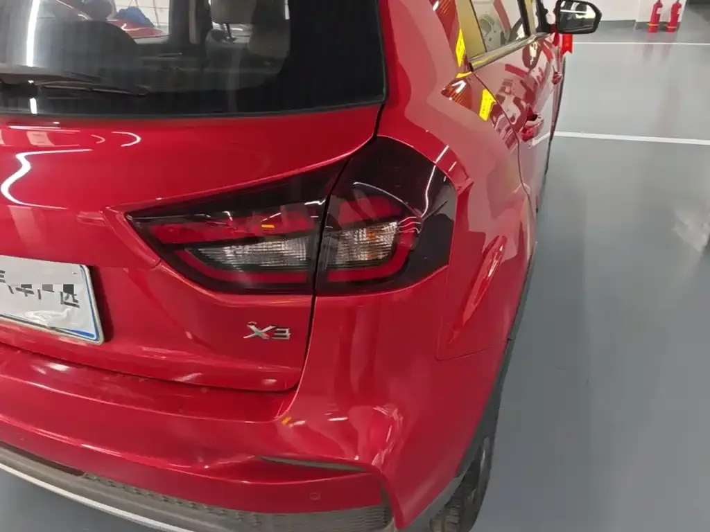 Geely Vision X3 1.5L CVT Premium 2021 — фото 8