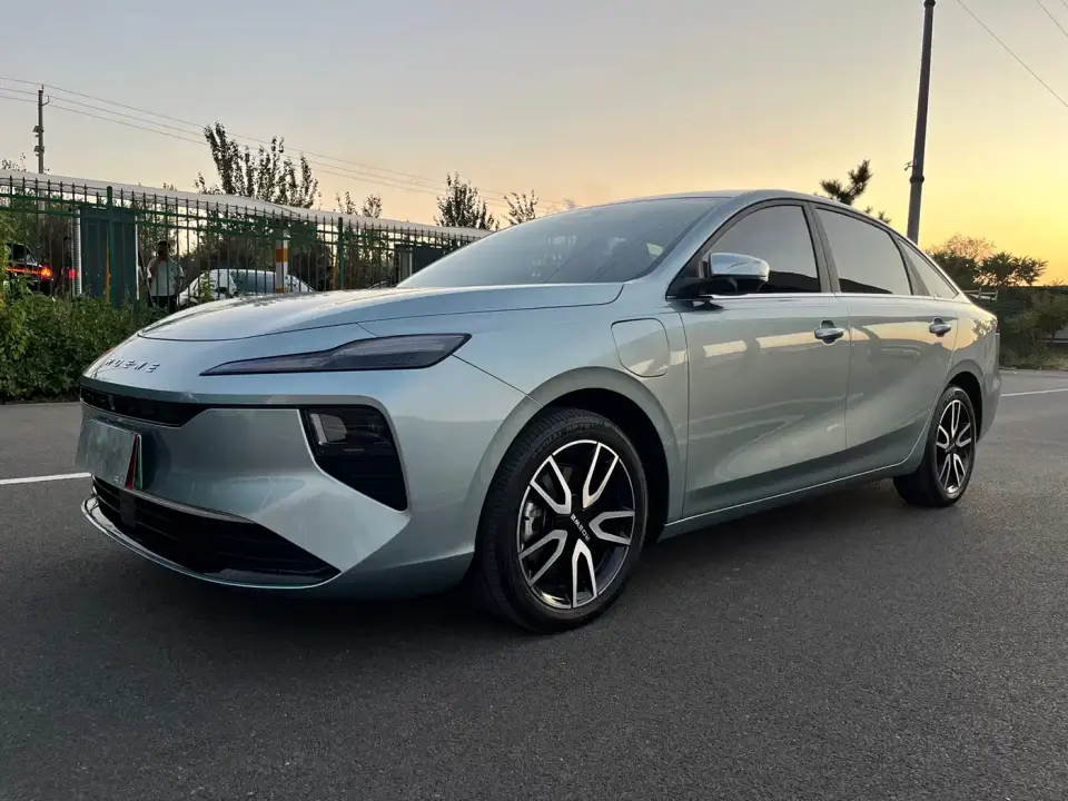 Roewe D6 520km Smart Edition 2025