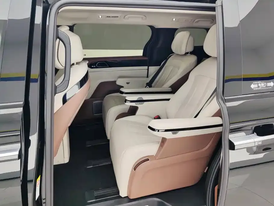 BYD Xia DM-i 1.5T 180km Surpass Edition 2025 — фото 11