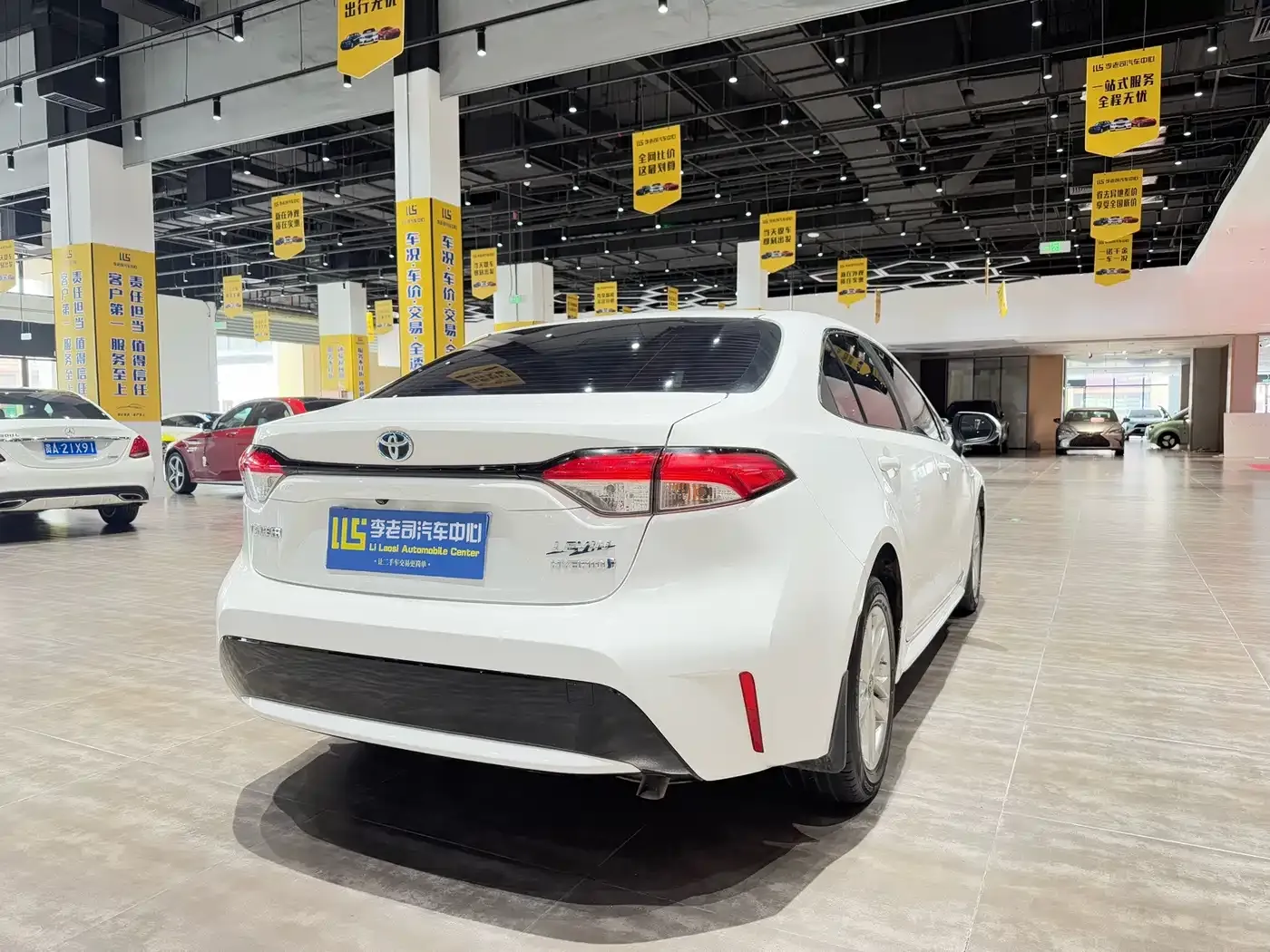 Toyota Levin Dual Engine 1.8H E-CVT Luxury Edition 2022 — фото 4