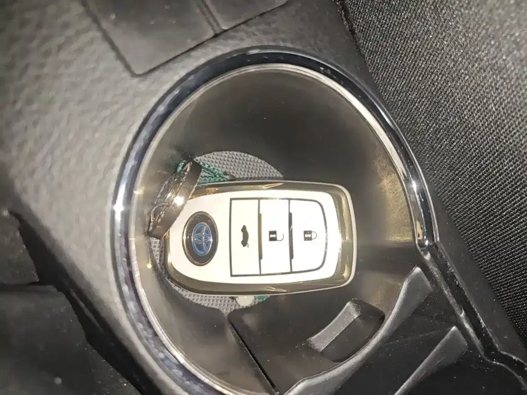 Toyota Corolla Twin Engine E+ 1.8L E-CVT Comfort Edition 2021 — фото 9