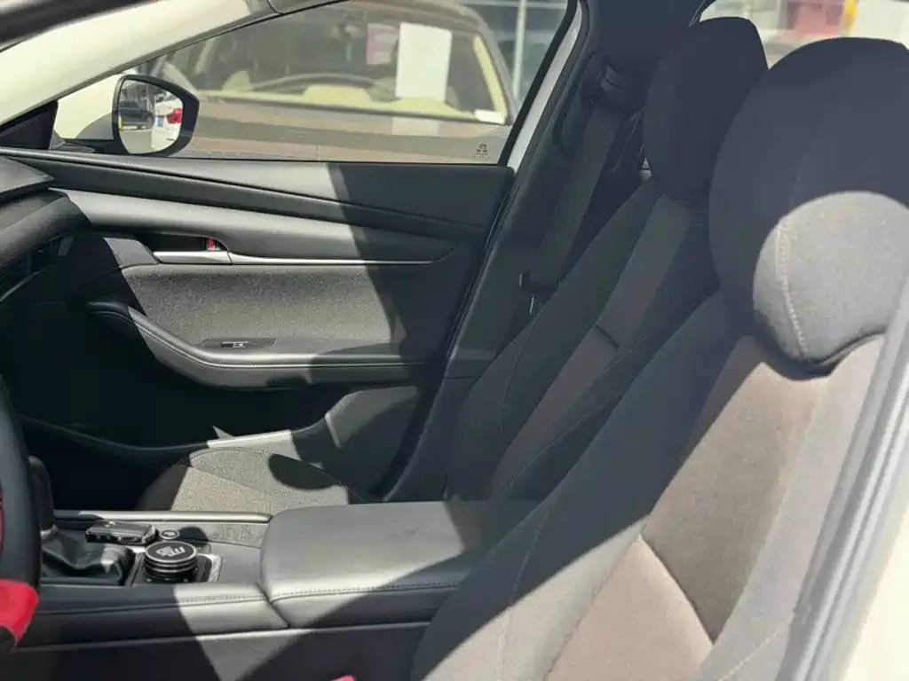 Mazda Mazda3 Axela 1.5L Automatic Zhi Mei Edition 2019 — фото 14