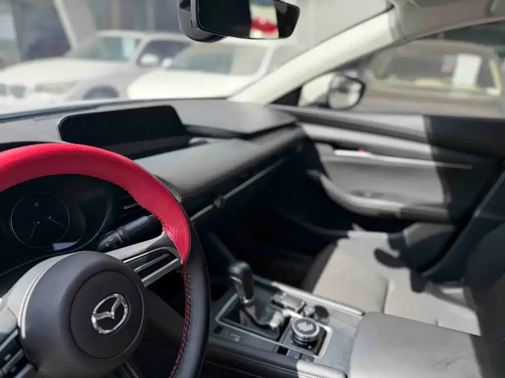 Mazda Mazda3 Axela 1.5L Automatic Zhi Mei Edition 2019 — фото 13