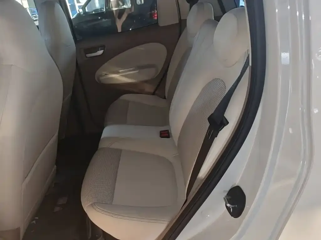 Wuling Motors Hongguang MINIEV 4-Door Advanced 2025 — фото 17