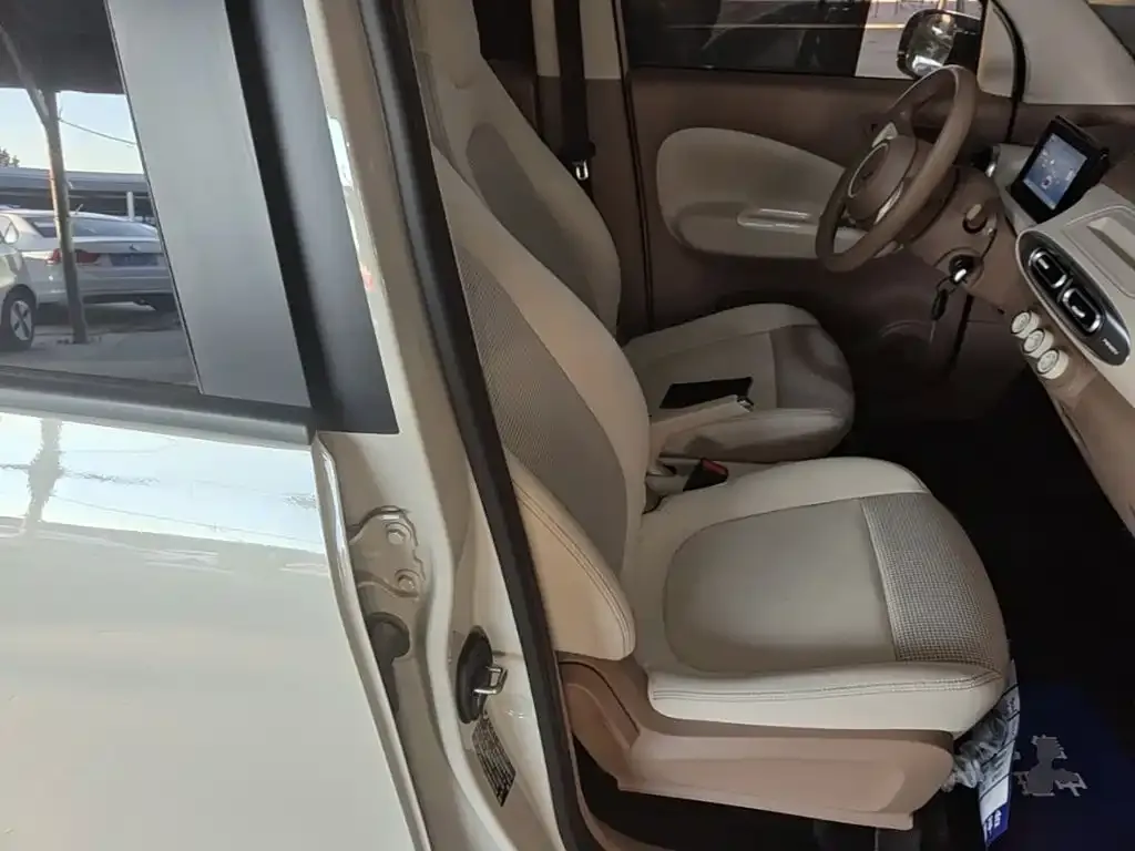 Wuling Motors Hongguang MINIEV 4-Door Advanced 2025 — фото 25
