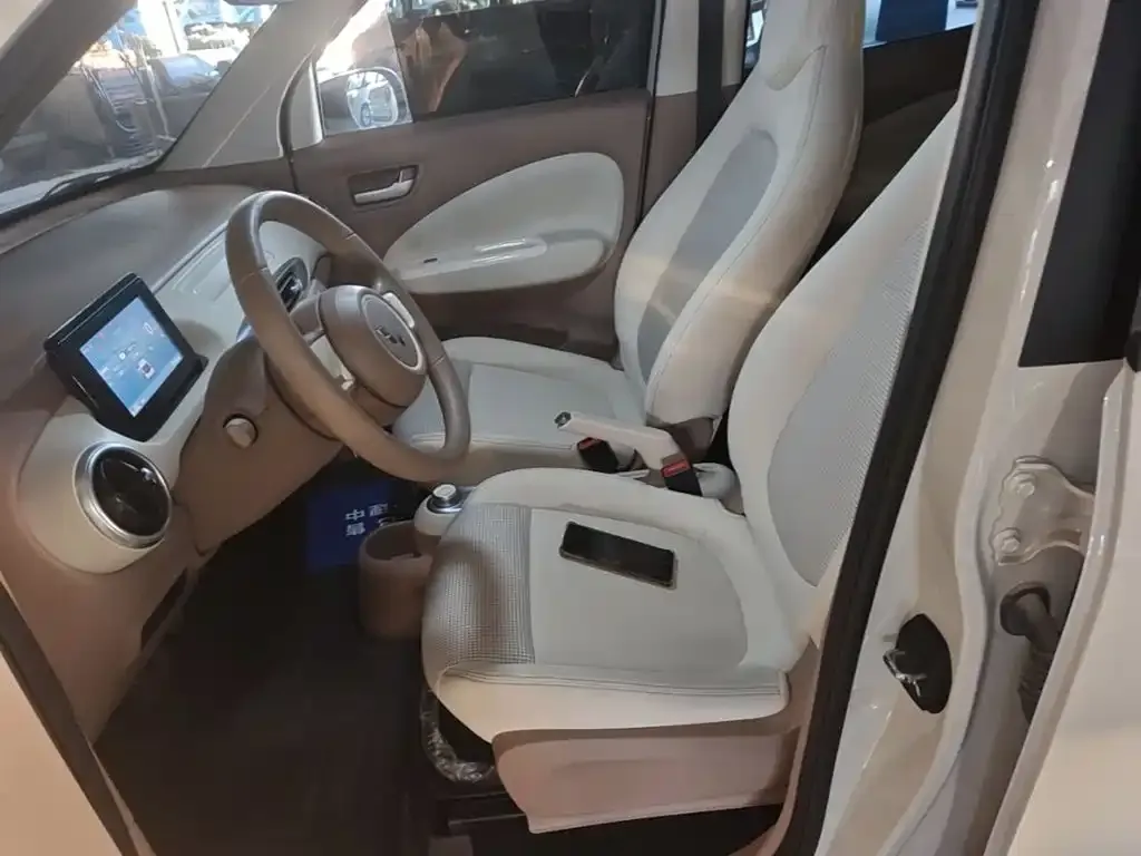 Wuling Motors Hongguang MINIEV 4-Door Advanced 2025 — фото 15
