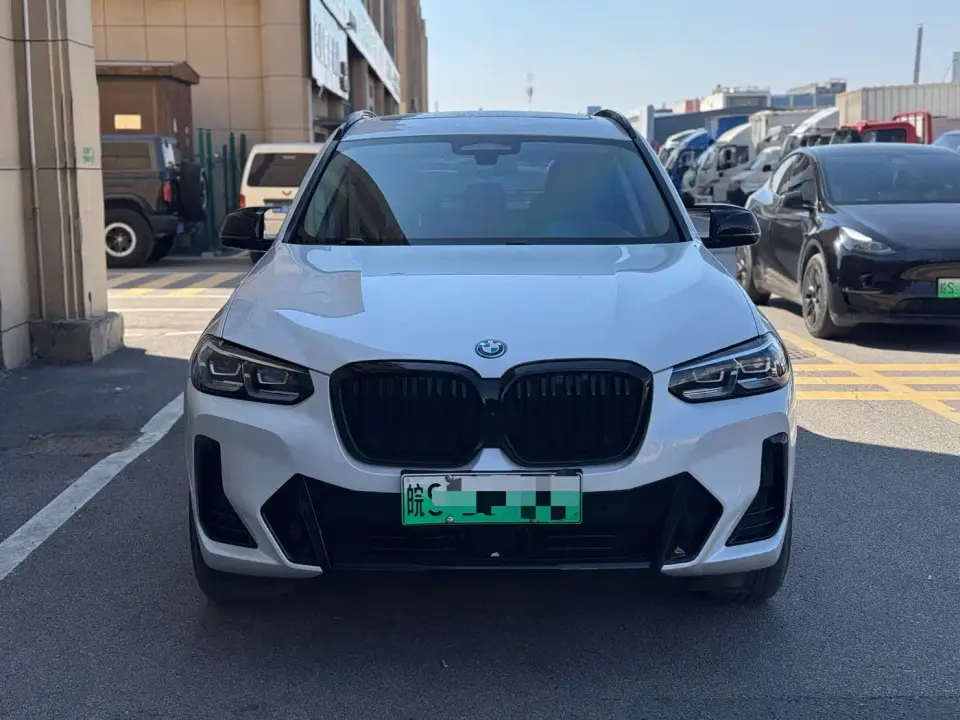 BMW iX3 Facelift Leading Model 2023