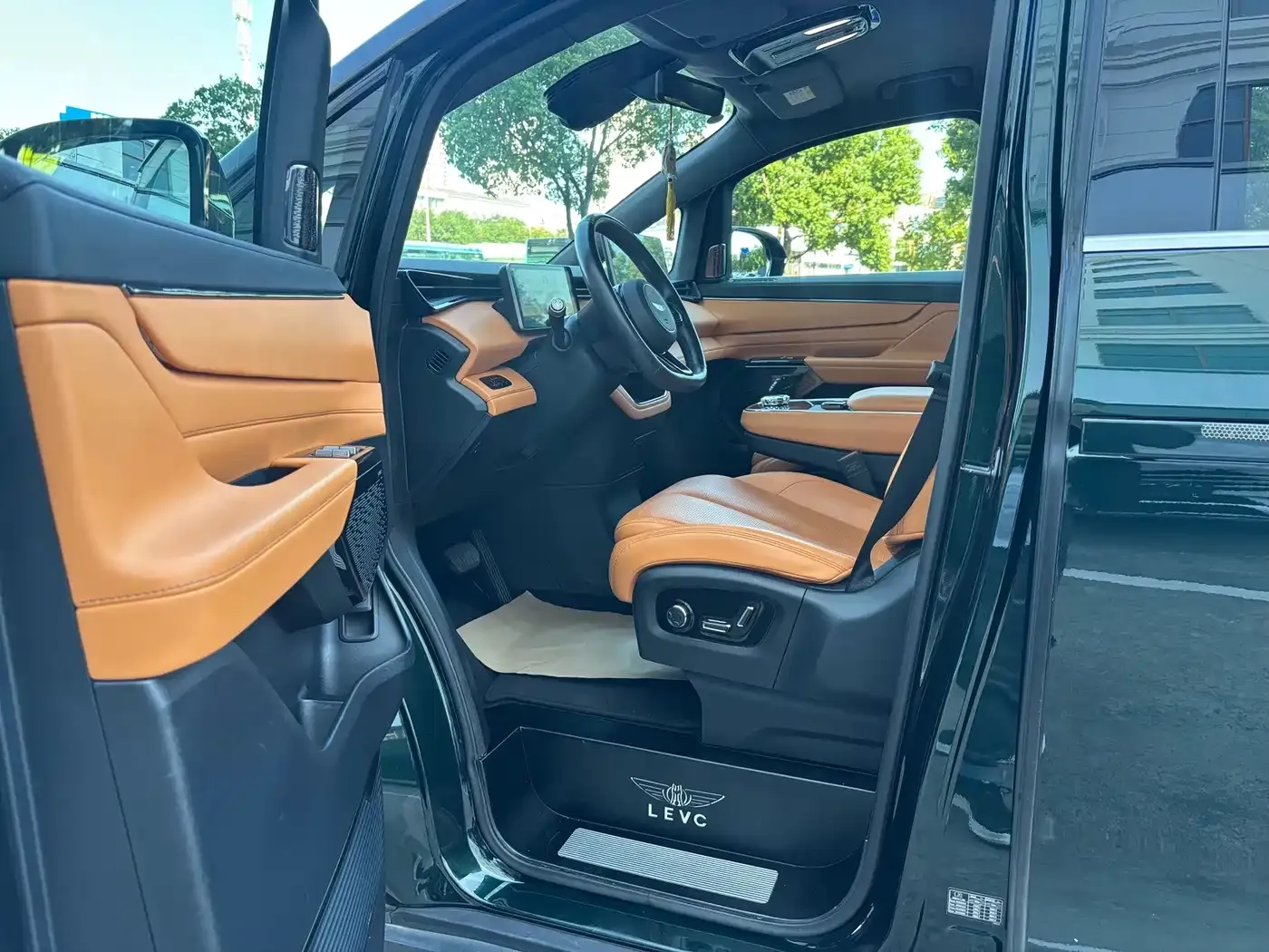 Geely Galaxy Yizhen L380 140kWh 6-Seater AWD Ultra 2024 — фото 13