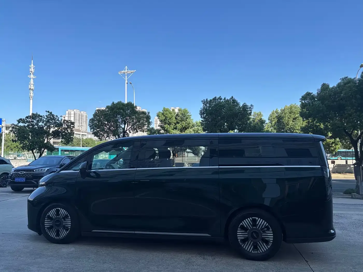 Geely Galaxy Yizhen L380 140kWh 6-Seater AWD Ultra 2024 — фото 12