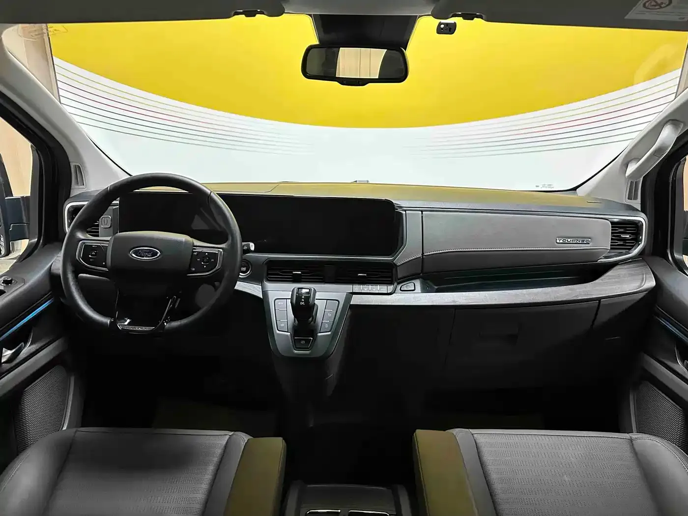Ford Tourneo 2.0T Automatic Premium Edition 2023 — фото 10