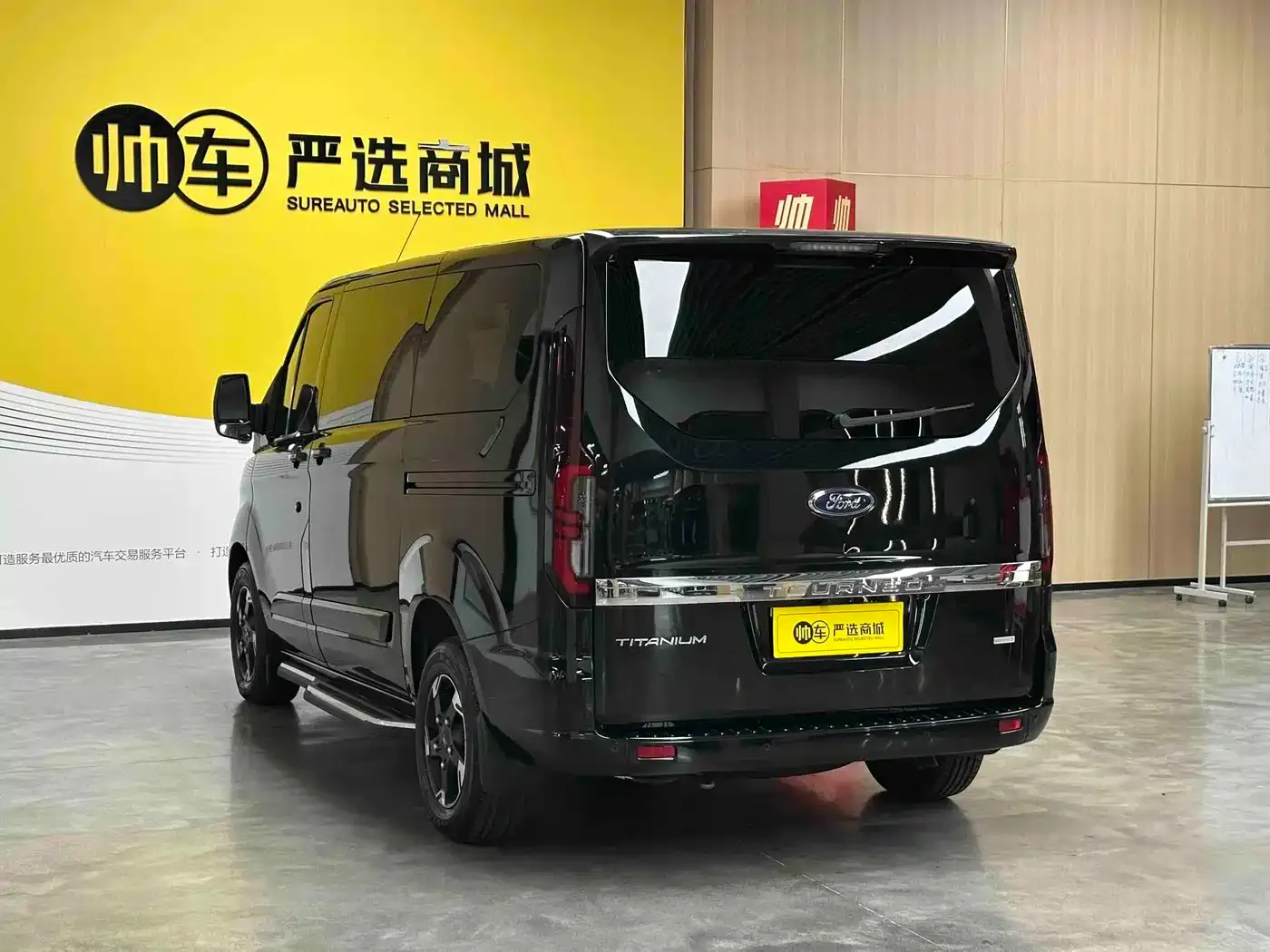 Ford Tourneo 2.0T Automatic Premium Edition 2023 — фото 4