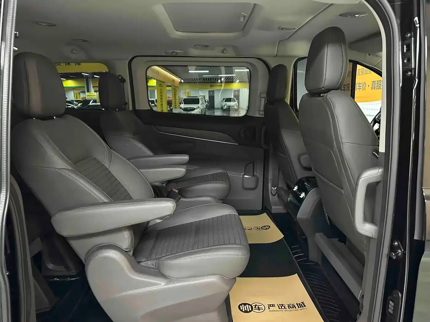 Ford Tourneo 2.0T Automatic Premium Edition 2023 — фото 12