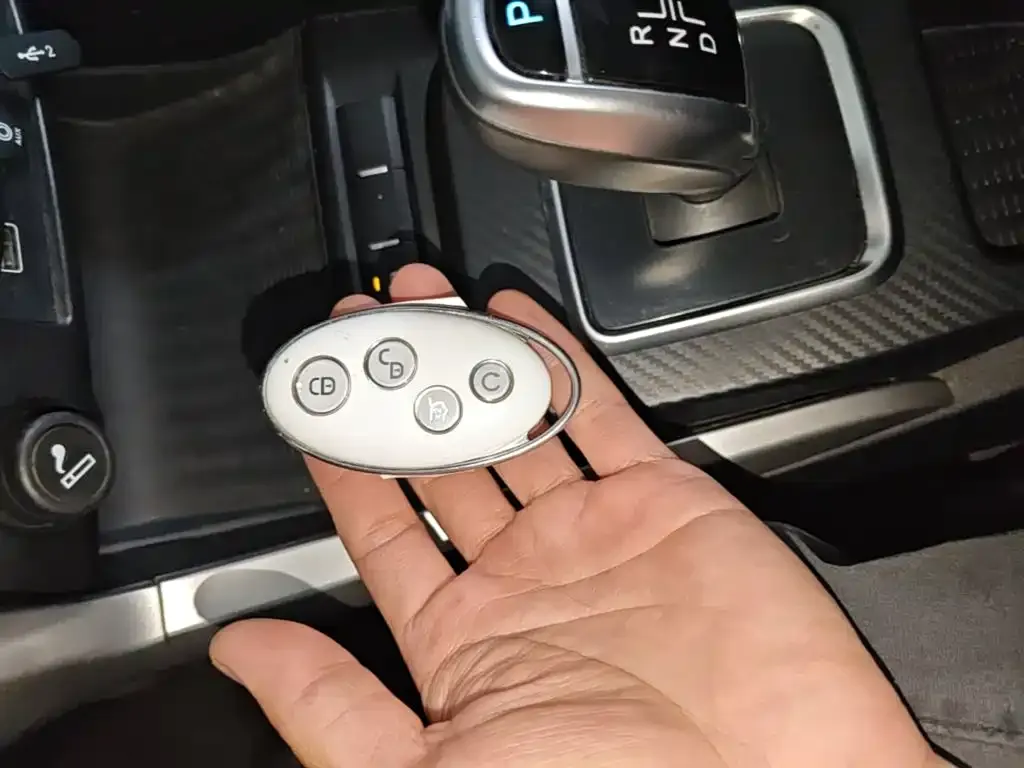 BYD Yuan New Energy EV360 Smart Connect Premium Edition 2019 — фото 9