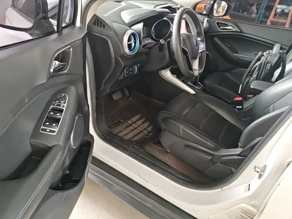 BYD Yuan New Energy EV360 Smart Connect Premium Edition 2019 — фото 16