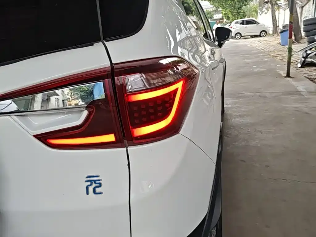 BYD Yuan New Energy EV360 Smart Connect Premium Edition 2019 — фото 8