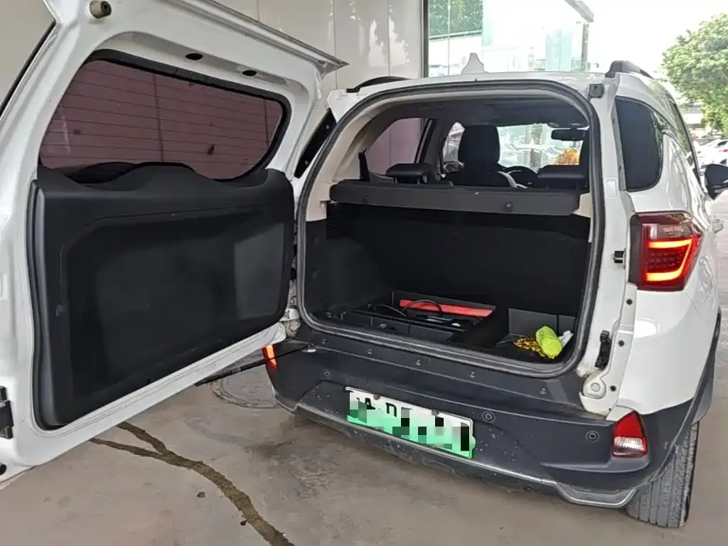 BYD Yuan New Energy EV360 Smart Connect Premium Edition 2019 — фото 19