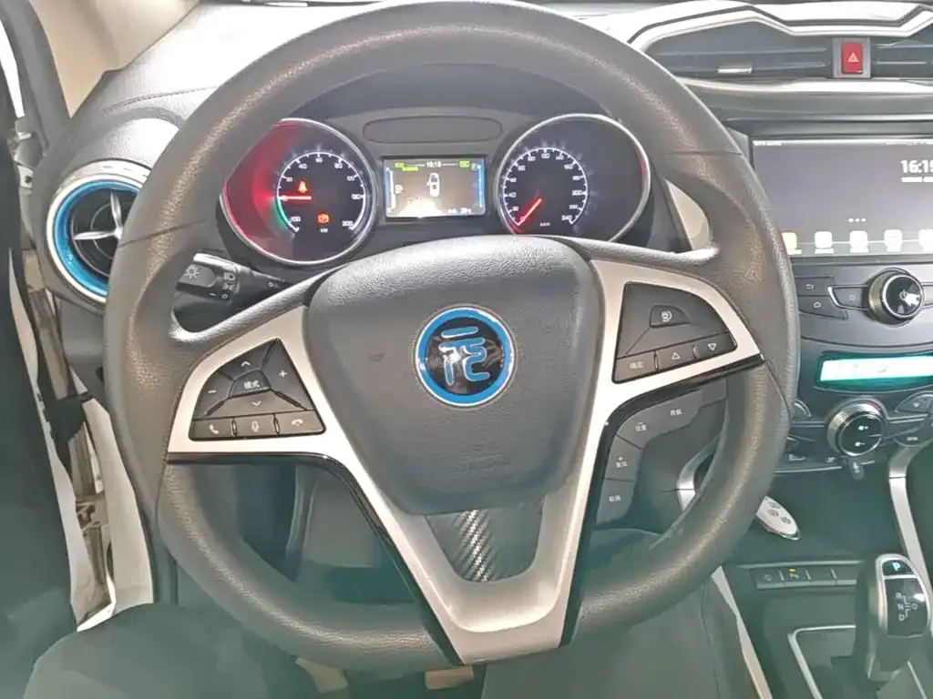 BYD Yuan New Energy EV360 Smart Connect Premium Edition 2019 — фото 11