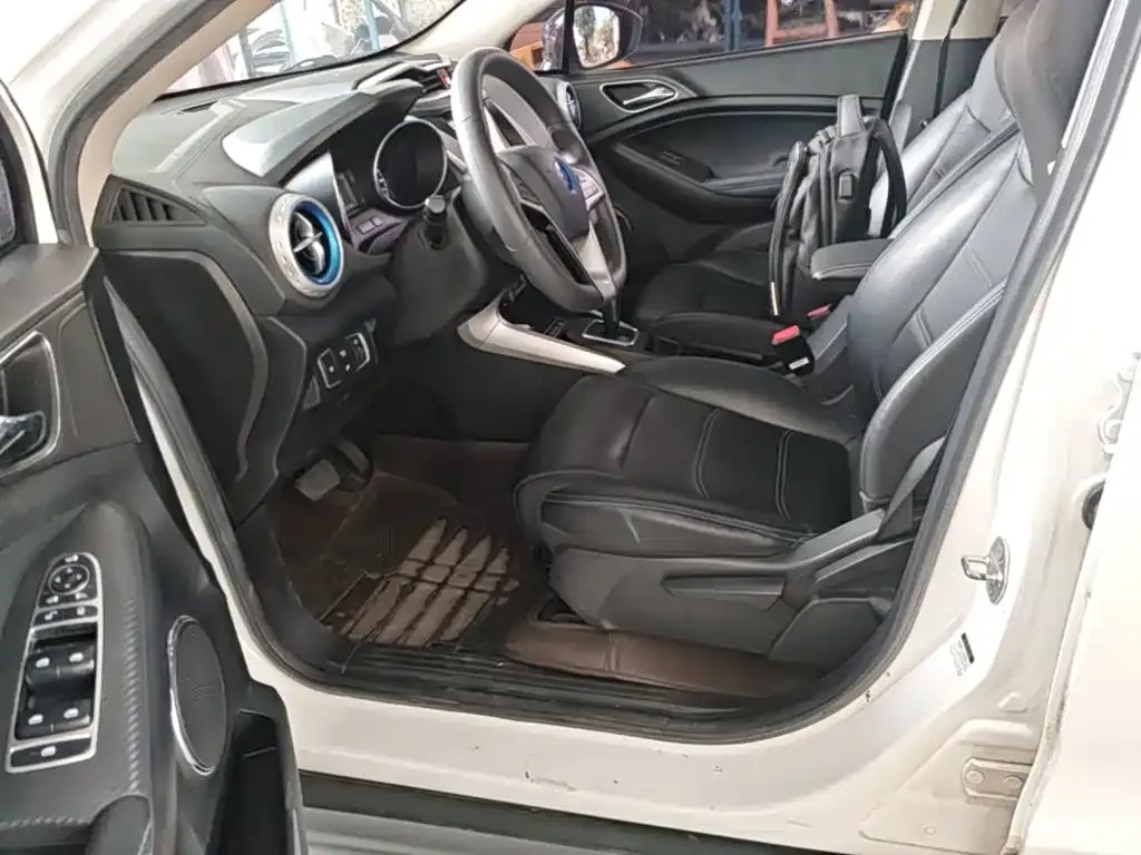 BYD Yuan New Energy EV360 Smart Connect Premium Edition 2019 — фото 15