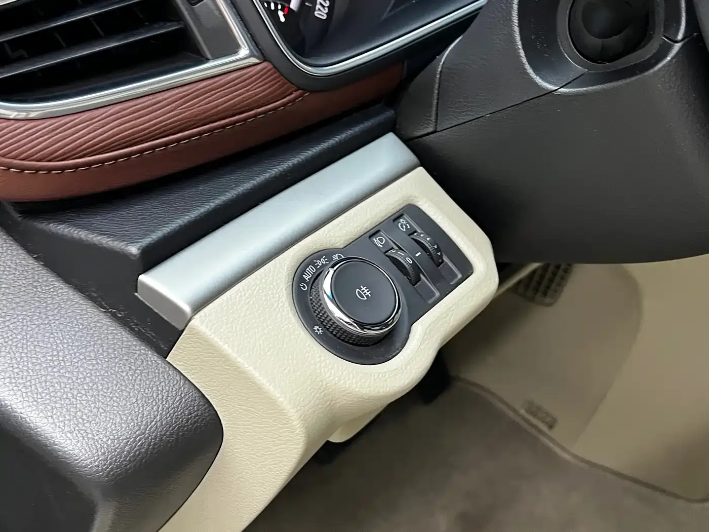 Buick GL8 28T Luxury Model China VI 2019 — фото 18