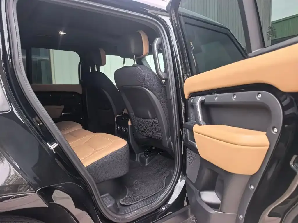 Land Rover Defender 110 3.0T P400 X 2025 — фото 6