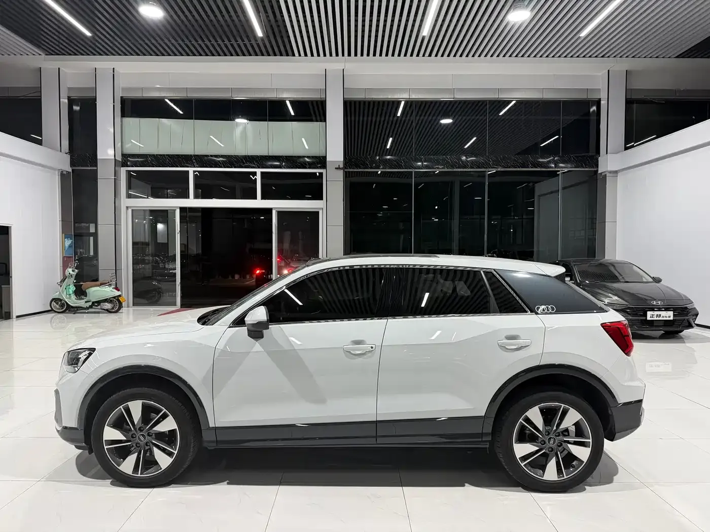 Audi Q2L 35 TFSI Fashion Elegance 2023 — фото 3