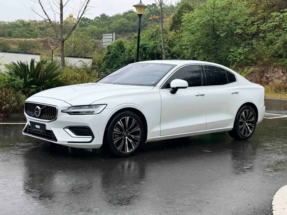 Volvo S60 B4 Inscription Luxury Edition 2024