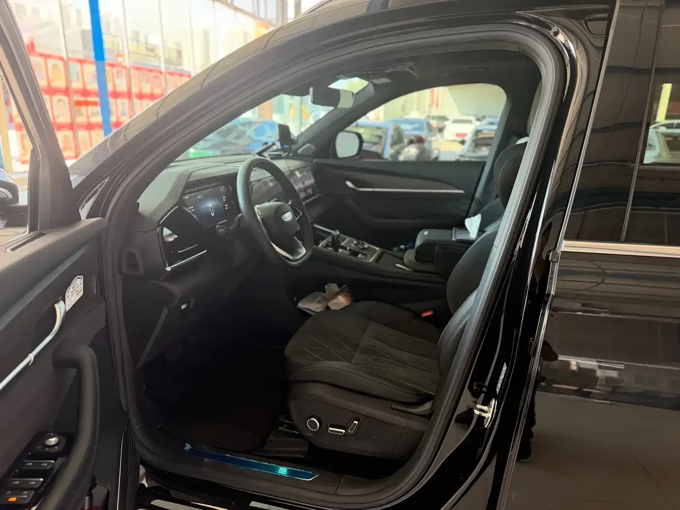 Geely Xingyue L Oriental Glory 2.0TD Automatic AWD Moon View Edition 2025 — фото 5