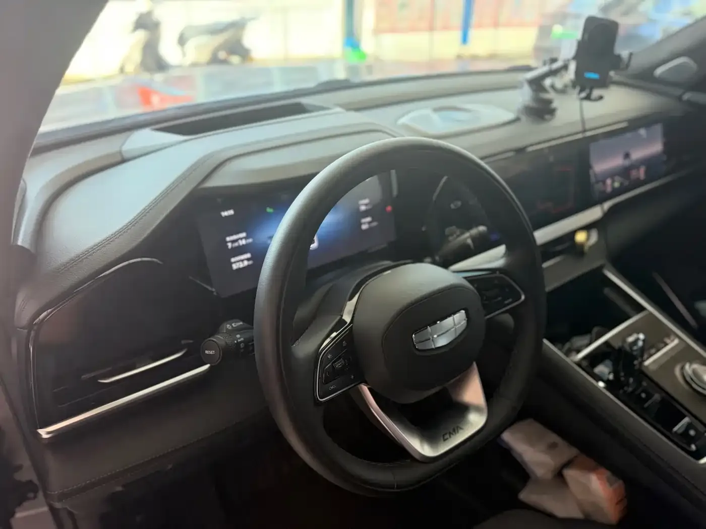 Geely Xingyue L Oriental Glory 2.0TD Automatic AWD Moon View Edition 2025 — фото 6